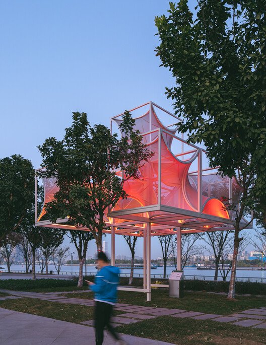 Curly Cube: Şanghay'ın Kamusal Yaşamına Yön Veren Modüler Sanat