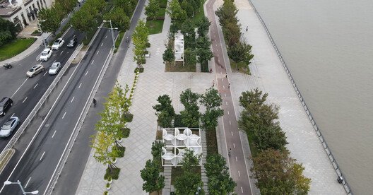 Curly Cube: Şanghay'ın Kamusal Yaşamına Yön Veren Modüler Sanat