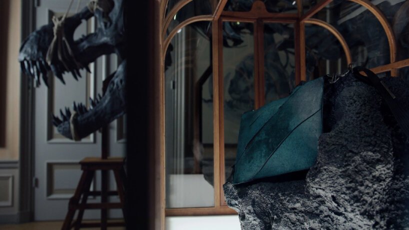 Dinozor DNA’sından Lüks Moda: Lab Ürünü T-Rex Deri Çanta