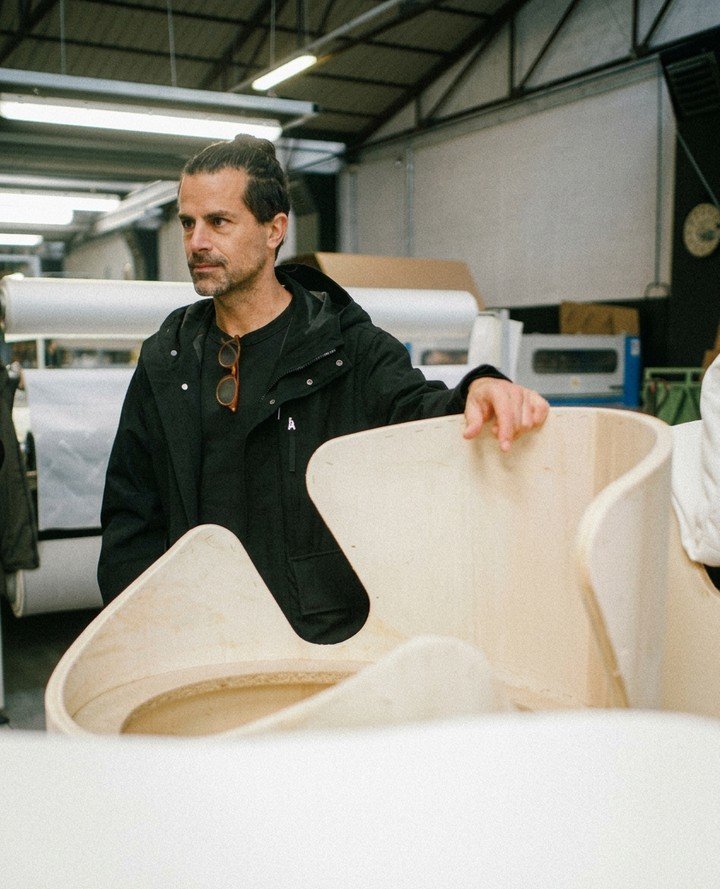 Sıradanlığa Sürtünme: Raw-Edges'in Ezber Bozan Sandalye İnovasyonu