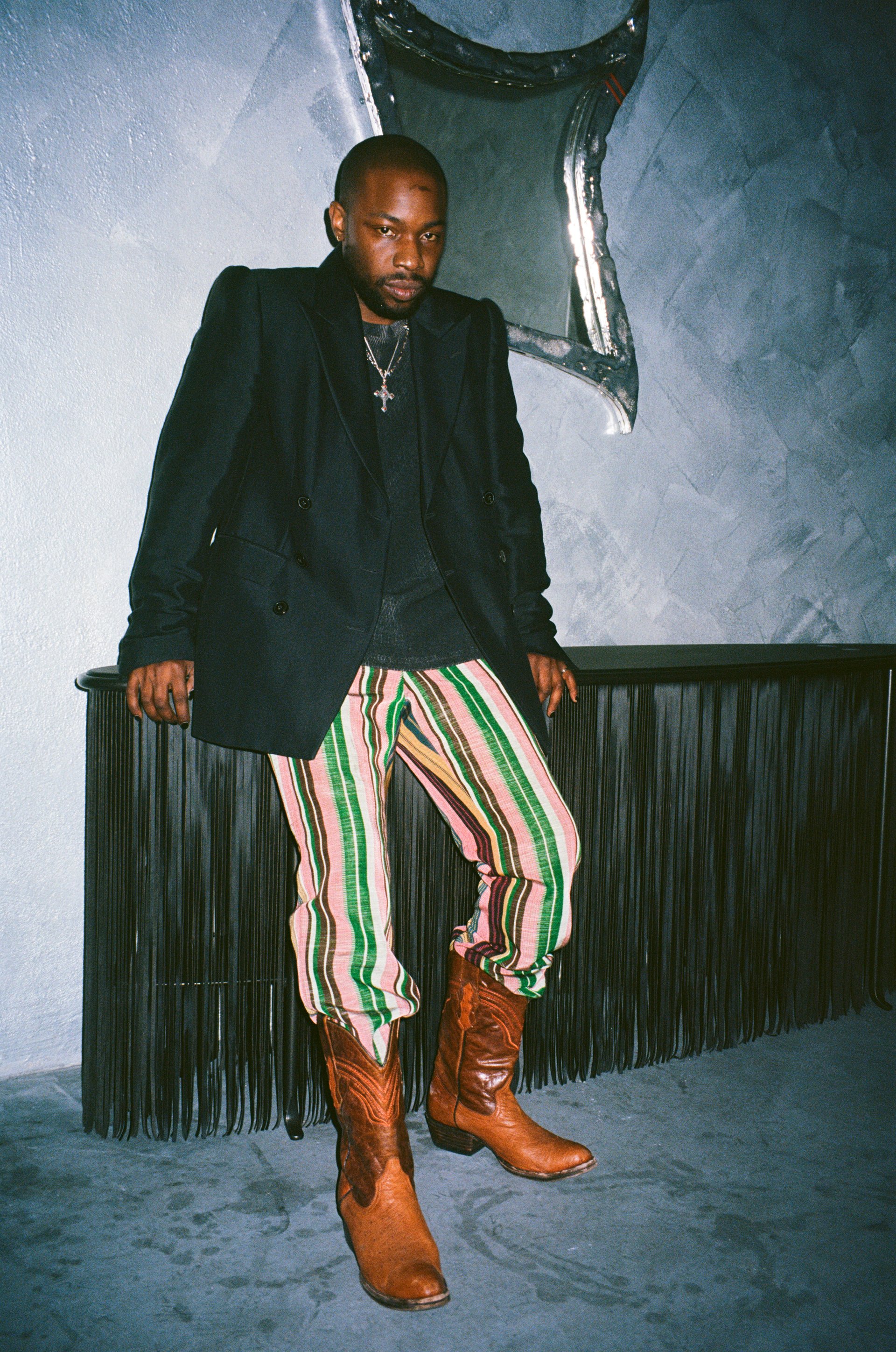 Dozie Kanu & Knoll: Kültürleri Dans Ettiren Püsküllü Masalar