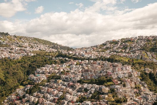 Ekvador Mimarisi: Kadim Gelenekler ve Modern Çözümlerin Dansı