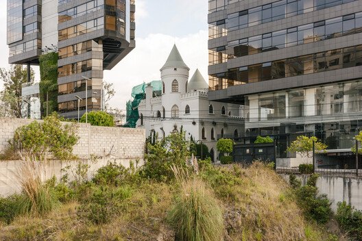 Ekvador Mimarisi: Kadim Gelenekler ve Modern Çözümlerin Dansı