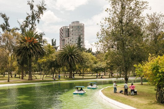 Ekvador Mimarisi: Kadim Gelenekler ve Modern Çözümlerin Dansı