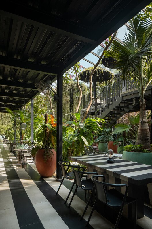 Sanayinin Kalbinde Bir Vaha: M9 Design'dan Sunrise Garden Restoran