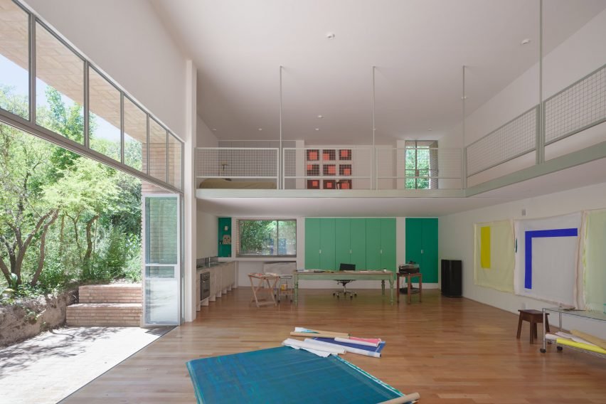 Esteras Perrote: Arjantin Ormanının Kalbinde Işık Dolu Atölye