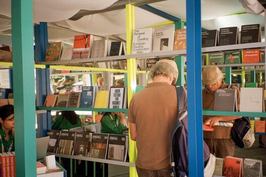 Sınırları Zorlayan Renkler: Fala'dan Bütçe Dostu Fuar Standı Devrimi