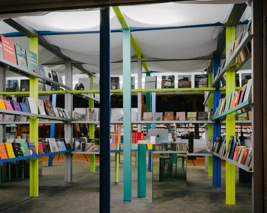 Sınırları Zorlayan Renkler: Fala'dan Bütçe Dostu Fuar Standı Devrimi