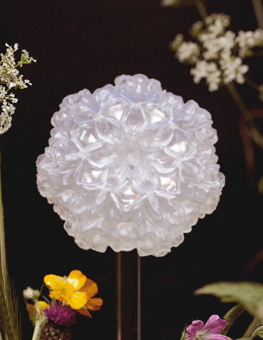 Faux Flora: Kirliliğin Çaldığı Çiçek Kokularını Arılara İade Eden Tasarım