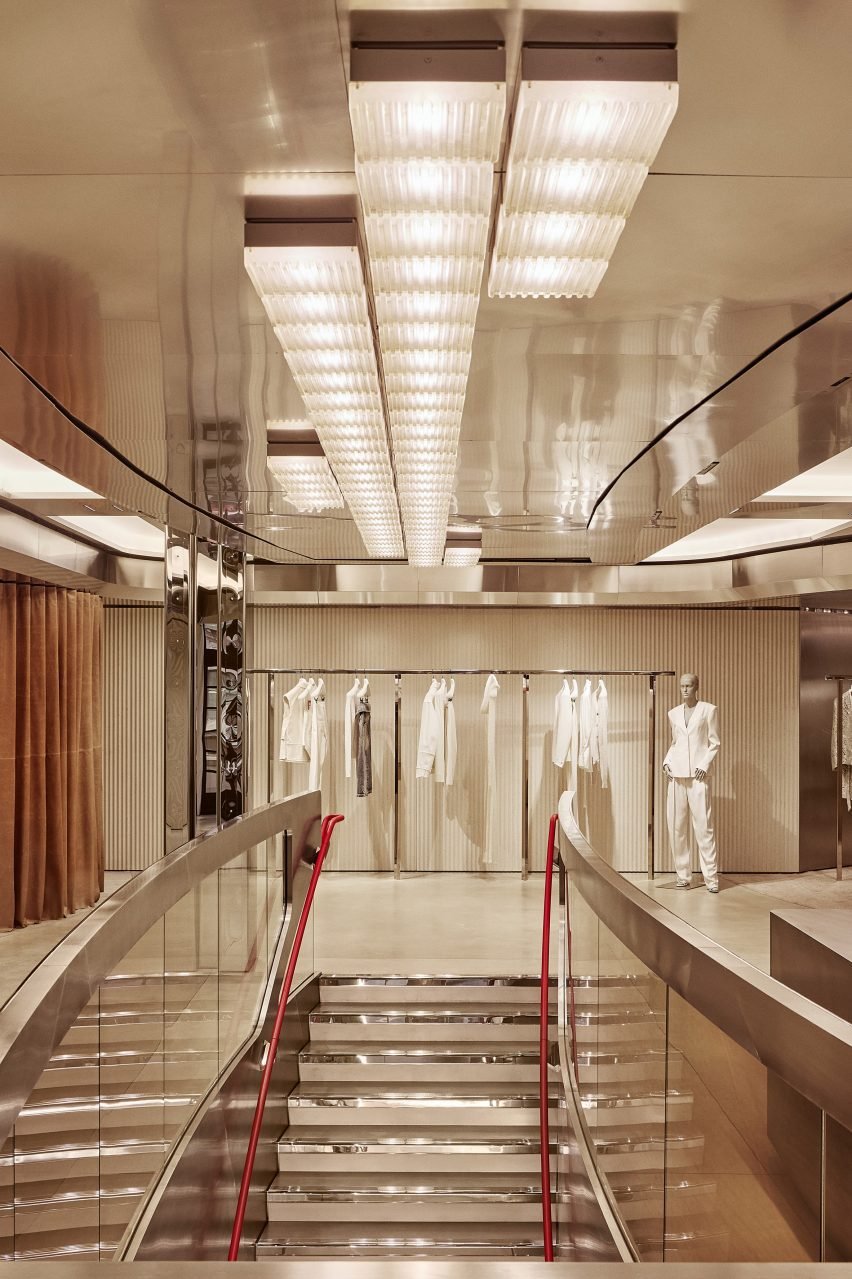 Ferrari Londra: Kırmızı Mirasın Moda ve Tasarım Buluşması