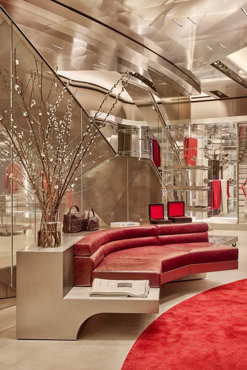 Ferrari Londra: Kırmızı Mirasın Moda ve Tasarım Buluşması