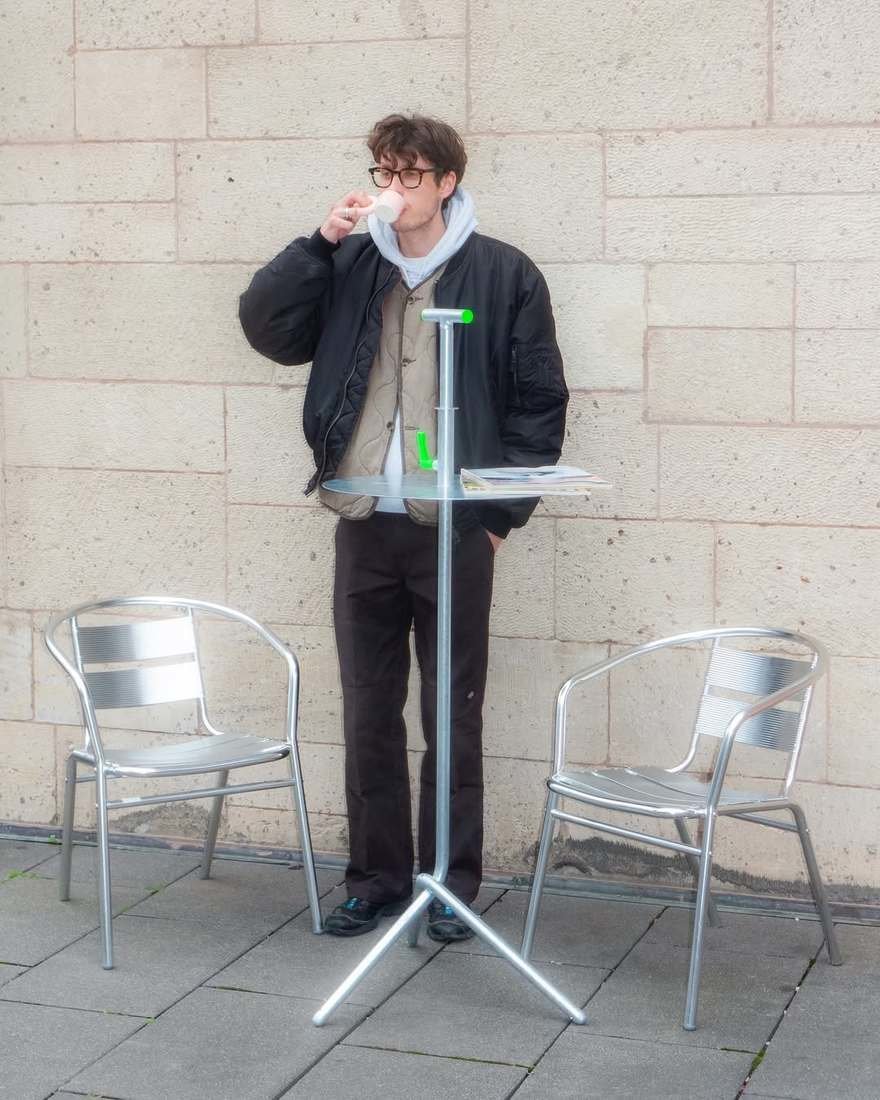 Basitliğin Gücü: Schroer'in 'Nice to Meet You' Masası Tasarımcıya İlham