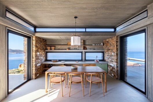 Ege'de Güneşle Dans: Paros'taki Yazlık Evin Büyüleyici Mimarisi