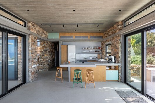 Ege'de Güneşle Dans: Paros'taki Yazlık Evin Büyüleyici Mimarisi