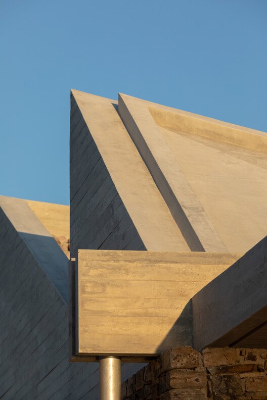 Ege'de Güneşle Dans: Paros'taki Yazlık Evin Büyüleyici Mimarisi