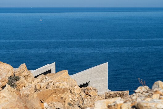 Ege'de Güneşle Dans: Paros'taki Yazlık Evin Büyüleyici Mimarisi