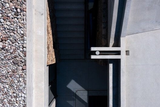 Ege'de Güneşle Dans: Paros'taki Yazlık Evin Büyüleyici Mimarisi