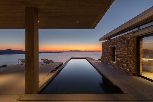 Ege'de Güneşle Dans: Paros'taki Yazlık Evin Büyüleyici Mimarisi