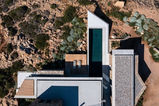 Ege'de Güneşle Dans: Paros'taki Yazlık Evin Büyüleyici Mimarisi