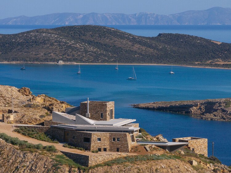 Güneşe Yönelen Yazlık Ev: Paros’ta Mimari Bir Şaheser