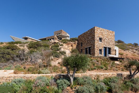 Ege'de Güneşle Dans: Paros'taki Yazlık Evin Büyüleyici Mimarisi