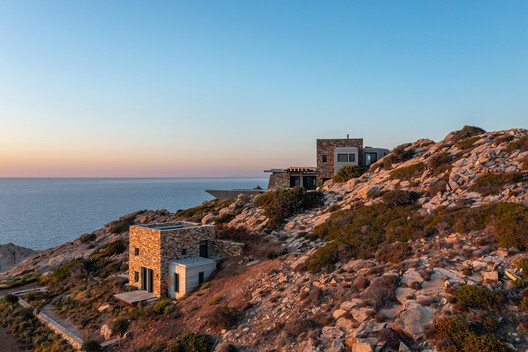 Ege'de Güneşle Dans: Paros'taki Yazlık Evin Büyüleyici Mimarisi