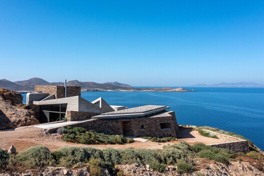 Ege'de Güneşle Dans: Paros'taki Yazlık Evin Büyüleyici Mimarisi