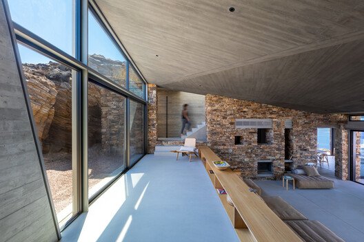 Ege'de Güneşle Dans: Paros'taki Yazlık Evin Büyüleyici Mimarisi