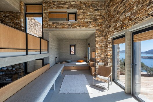 Ege'de Güneşle Dans: Paros'taki Yazlık Evin Büyüleyici Mimarisi