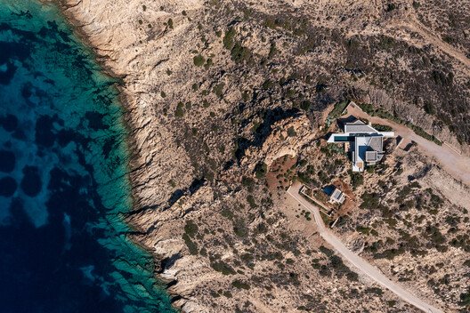 Ege'de Güneşle Dans: Paros'taki Yazlık Evin Büyüleyici Mimarisi