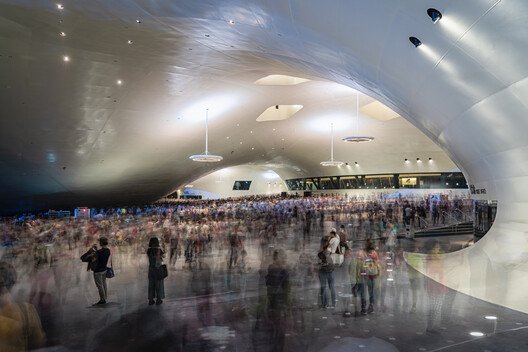 Hafiflik İlüzyonu: Şehirde Boşluk Yaratmanın Dönüştürücü Gücü