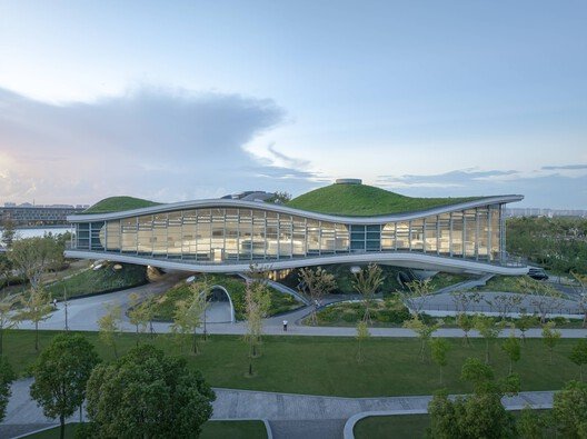 Hafiflik İlüzyonu: Şehirde Boşluk Yaratmanın Dönüştürücü Gücü