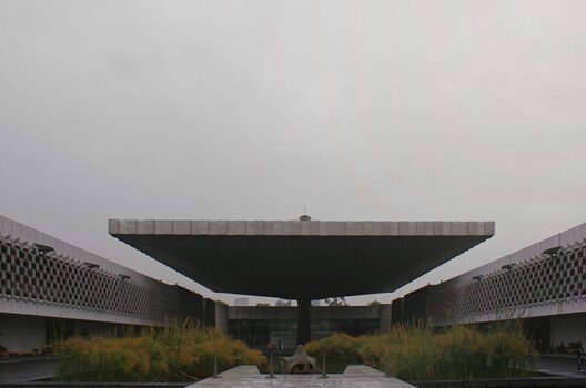 Hafiflik İlüzyonu: Şehirde Boşluk Yaratmanın Dönüştürücü Gücü