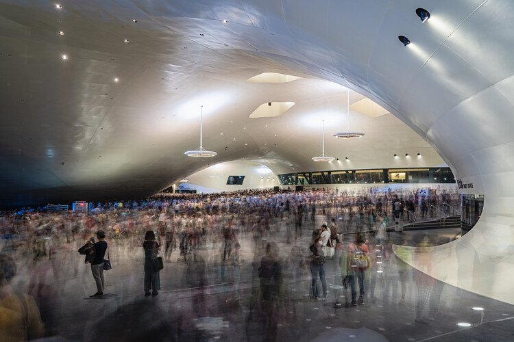 Hafiflik İlüzyonu: Şehirde Boşluk Yaratmanın Dönüştürücü Gücü