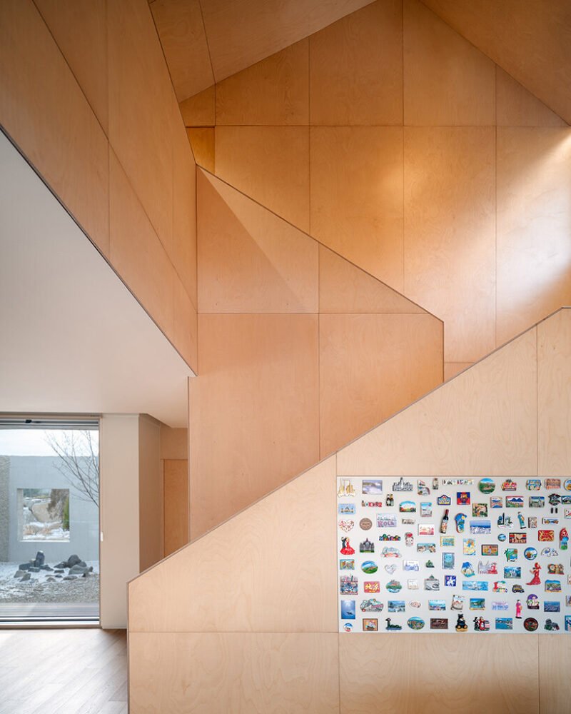 Hoengseong'da Sakin Yaşam: Ahşap Kütlelerin Doğayla Dansı