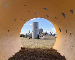 Hoengseong'da Sakin Yaşam: Ahşap Kütlelerin Doğayla Dansı