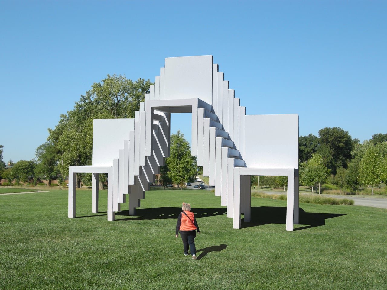 Michael Jantzen'dan Dev Sanat: Mekanı Dönüştüren Sandalyeler