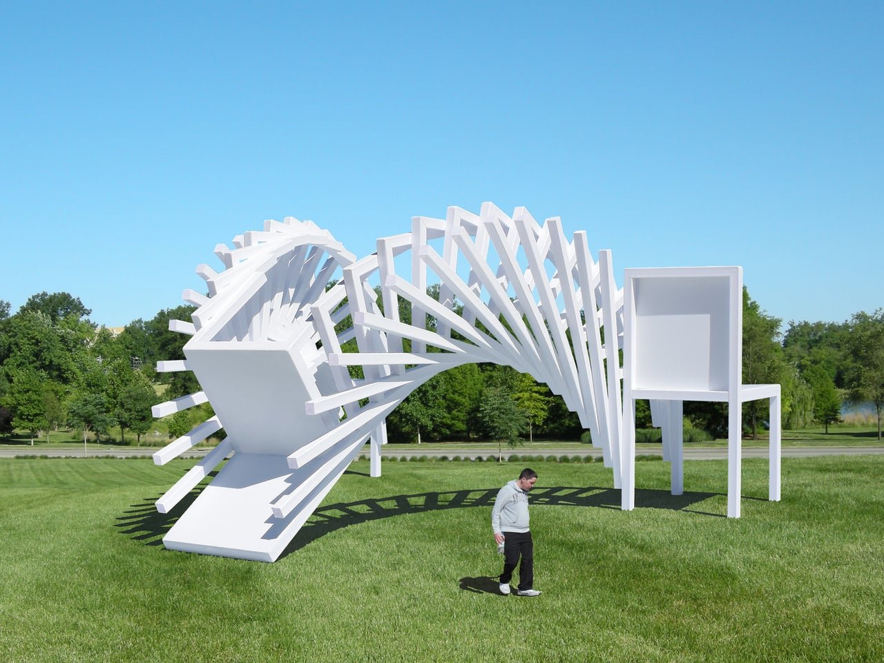 Michael Jantzen'dan Dev Sanat: Mekanı Dönüştüren Sandalyeler