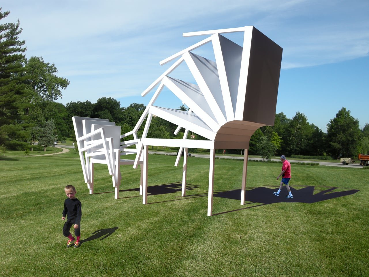 Michael Jantzen'dan Dev Sanat: Mekanı Dönüştüren Sandalyeler