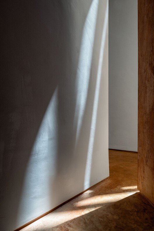 Karen'ın Kalbinde Sanatın Sığınağı: Nyamai Stüdyosu ve Adjaye