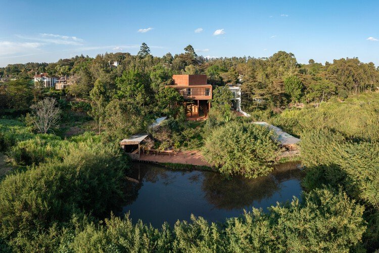 Karen'ın Kalbinde Sanatın Sığınağı: Nyamai Stüdyosu ve Adjaye
