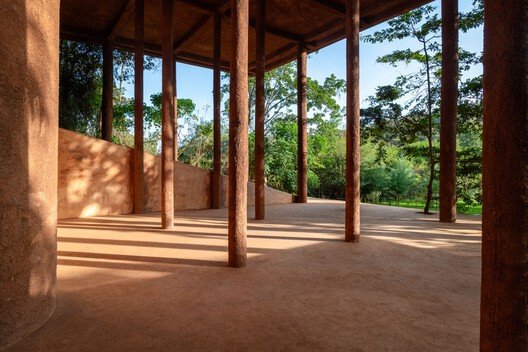 Karen'ın Kalbinde Sanatın Sığınağı: Nyamai Stüdyosu ve Adjaye