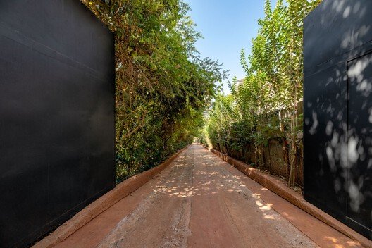 Karen'ın Kalbinde Sanatın Sığınağı: Nyamai Stüdyosu ve Adjaye