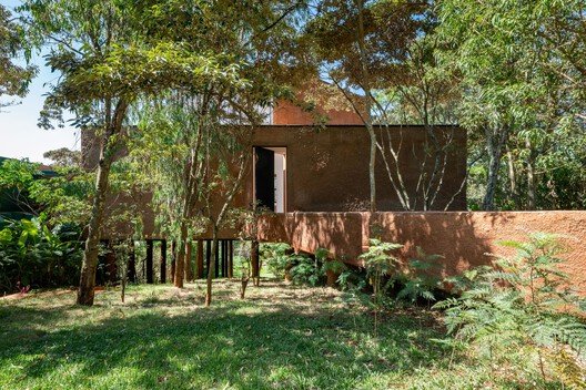 Karen'ın Kalbinde Sanatın Sığınağı: Nyamai Stüdyosu ve Adjaye