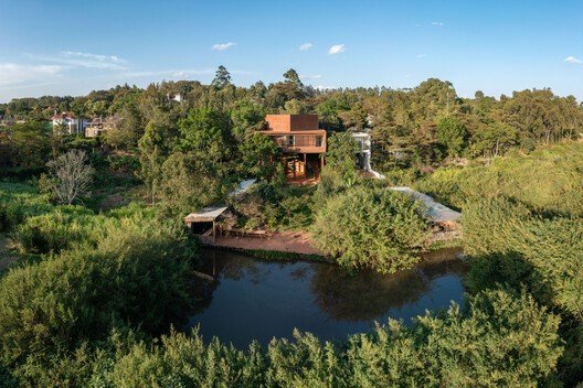 Karen'ın Kalbinde Sanatın Sığınağı: Nyamai Stüdyosu ve Adjaye