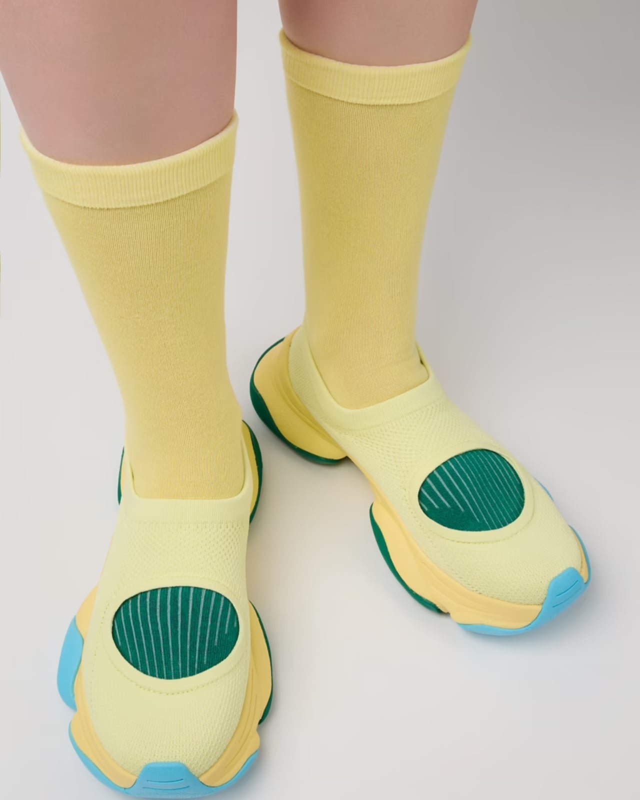 Karst Finch: Kuşların Fısıltısıyla Doğan Sneaker Estetiği