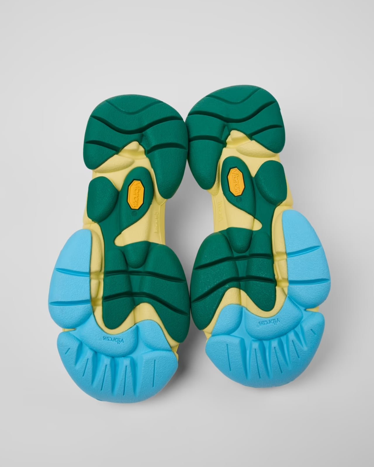 Karst Finch: Kuşların Fısıltısıyla Doğan Sneaker Estetiği