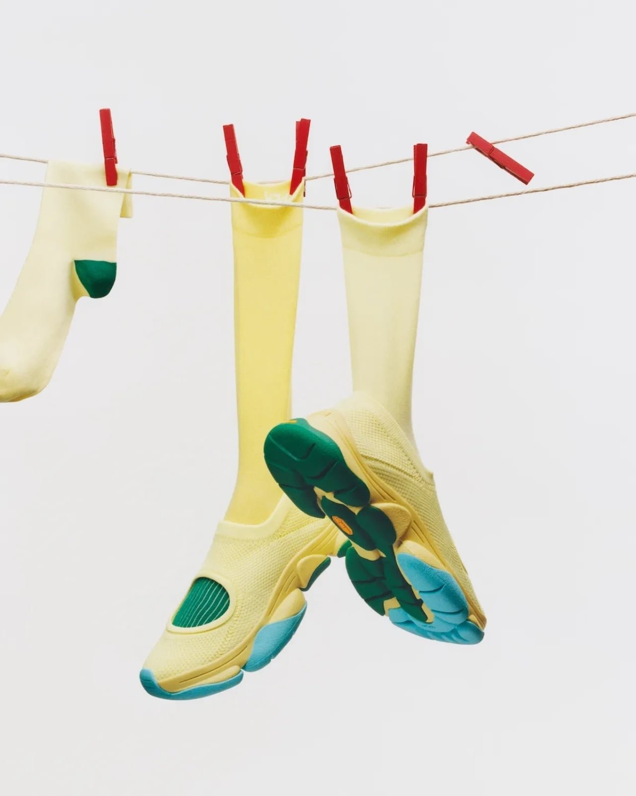 Karst Finch: Kuşların Fısıltısıyla Doğan Sneaker Estetiği