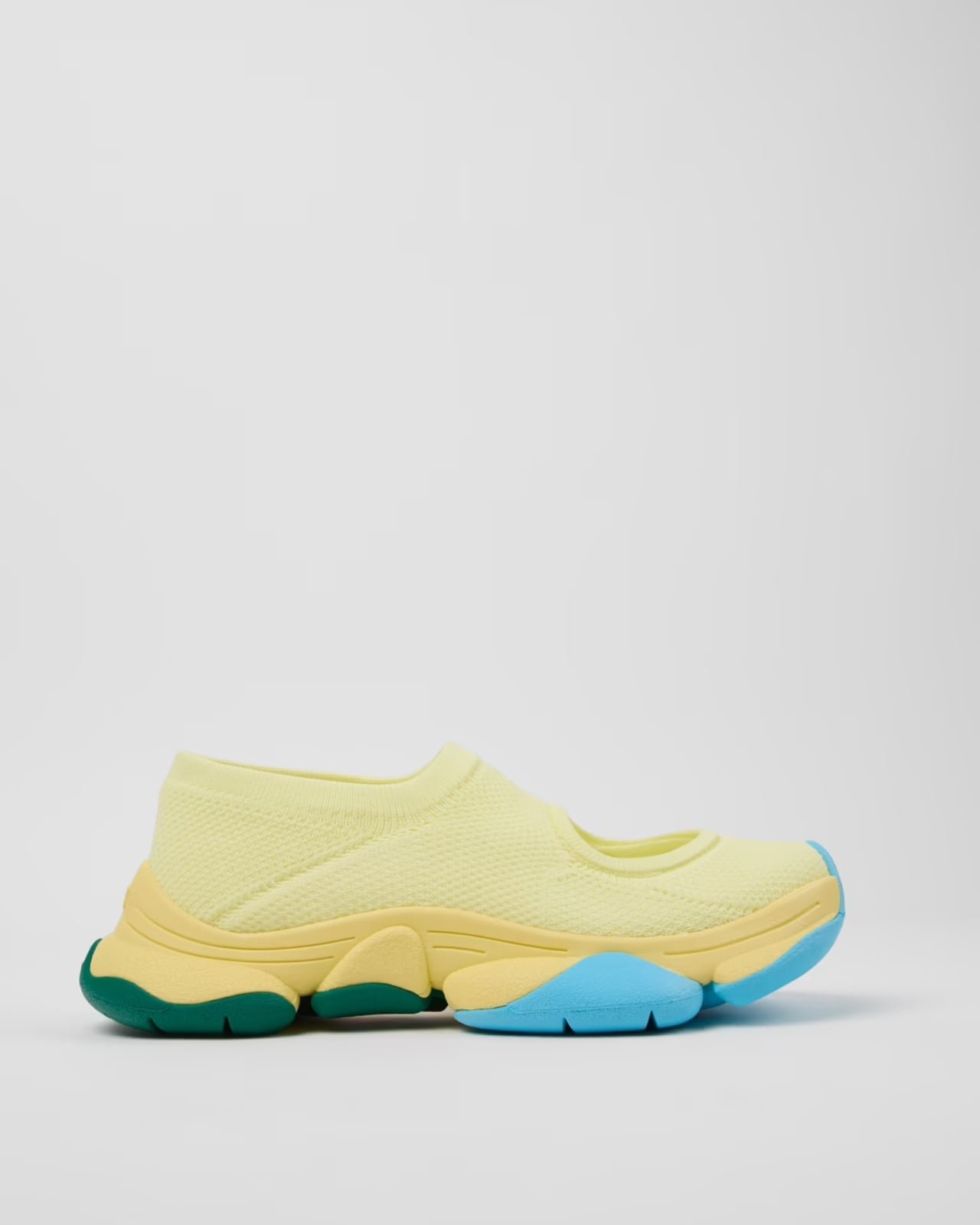 Karst Finch: Kuşların Fısıltısıyla Doğan Sneaker Estetiği