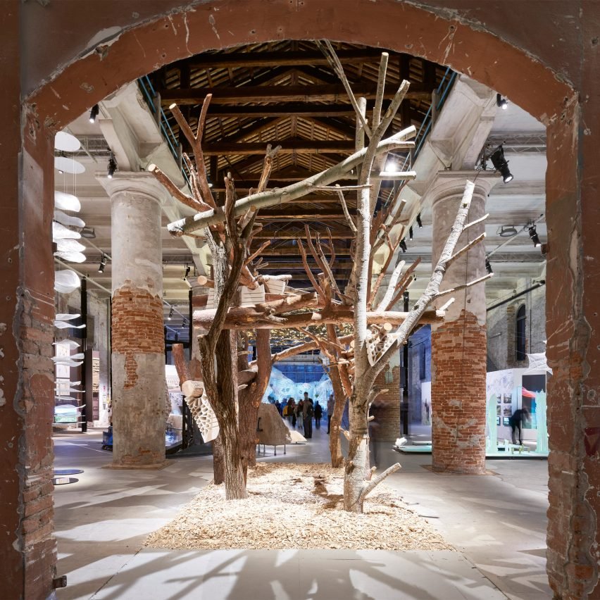 Kengo Kuma: Malzemenin Ruhu ve İnsancıl Mimarlık Vizyonu